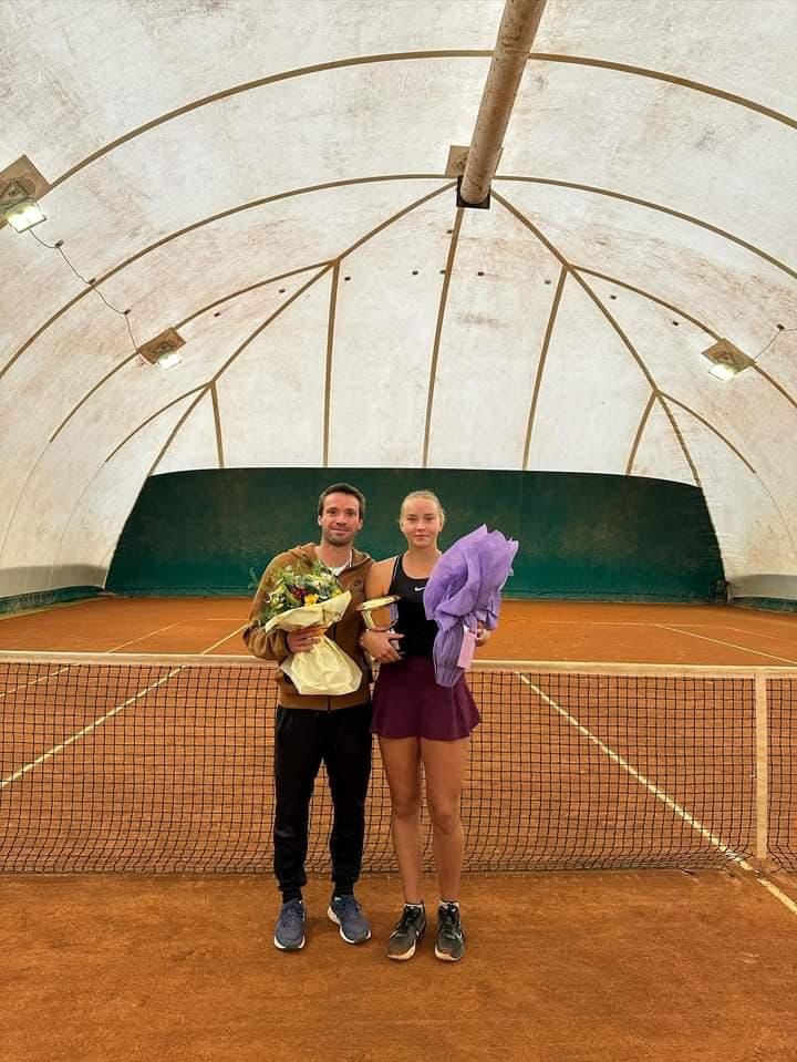 Yelyzaveta Kotliar et son coach Jean-Baptiste Neri-fuchs après la finale du J200 de Florence