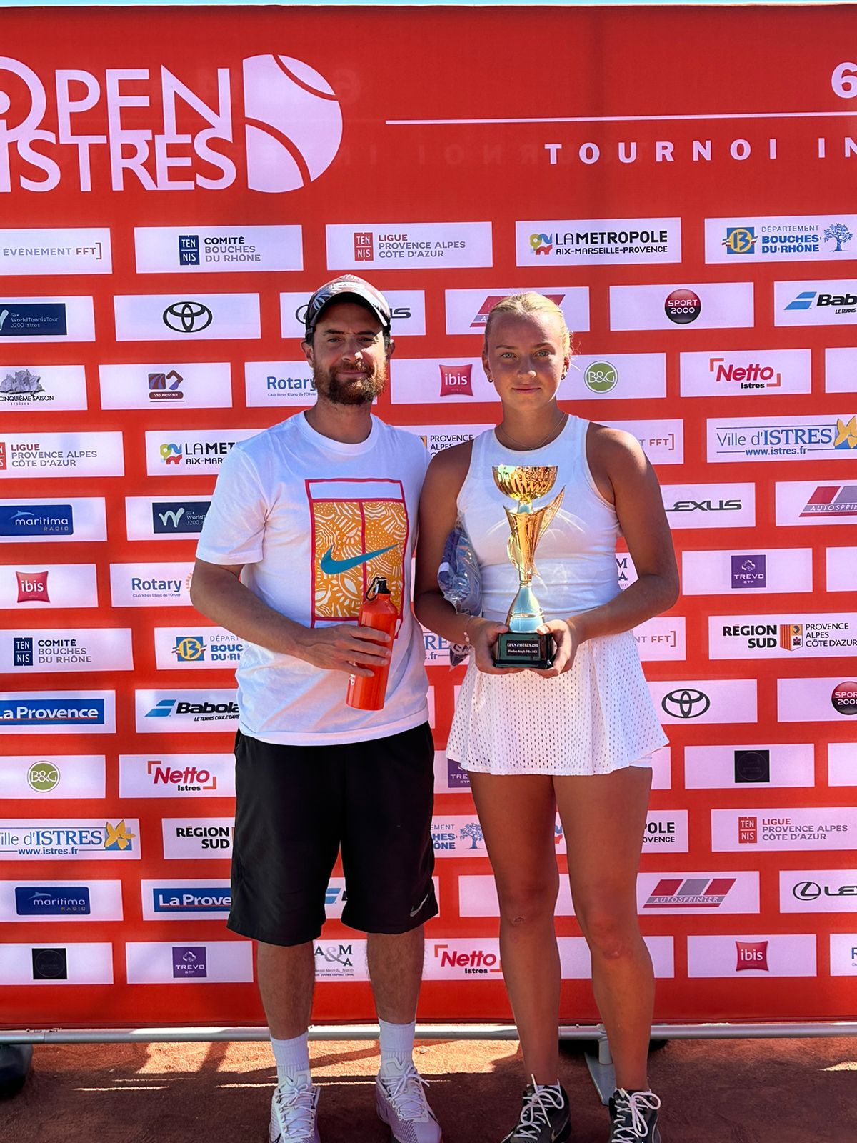 Yelyzaveta Kotliar et son coach Erik Malenfant après la finale du tournoi J200 d’Istres