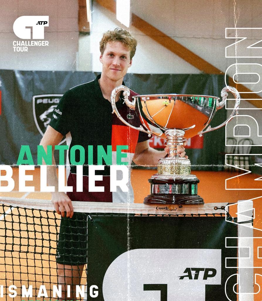 Antoine Bellier en action sur moquette intérieure lors du tournoi d’Ismaning