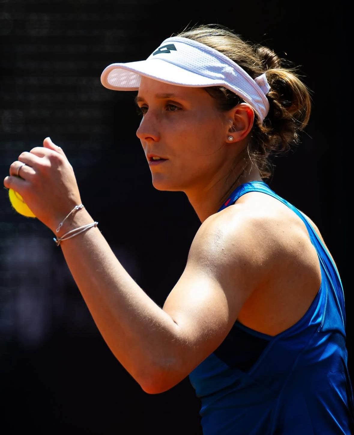 Yelyzaveta Kotliar en pleine action sur le court pendant le tournoi ITF J200 de Vigo