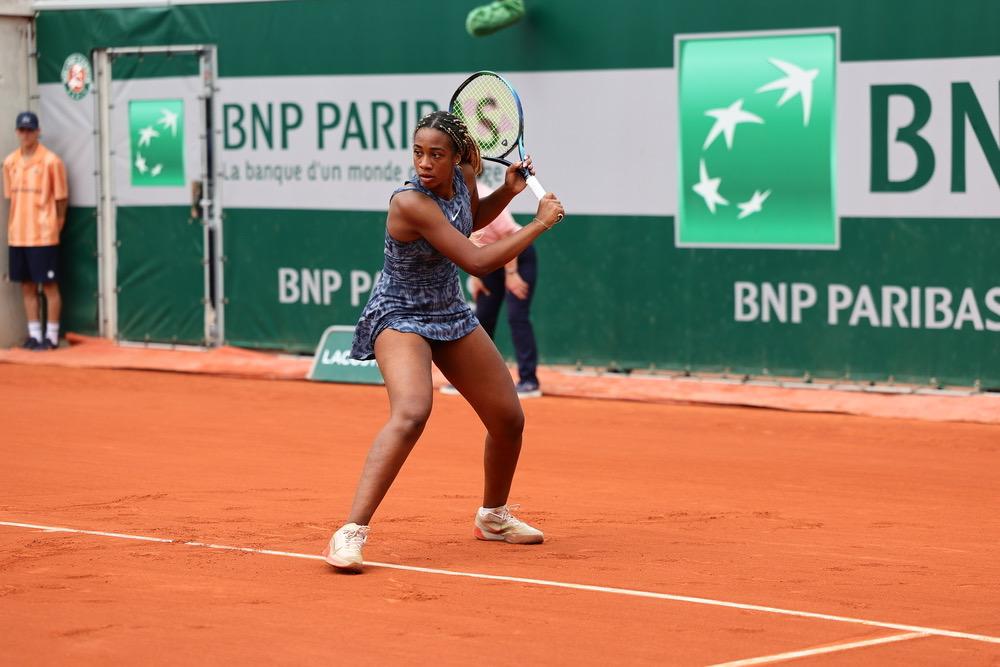 Yelyzaveta Kotliar en pleine action sur le court pendant le tournoi ITF J200 de Vigo