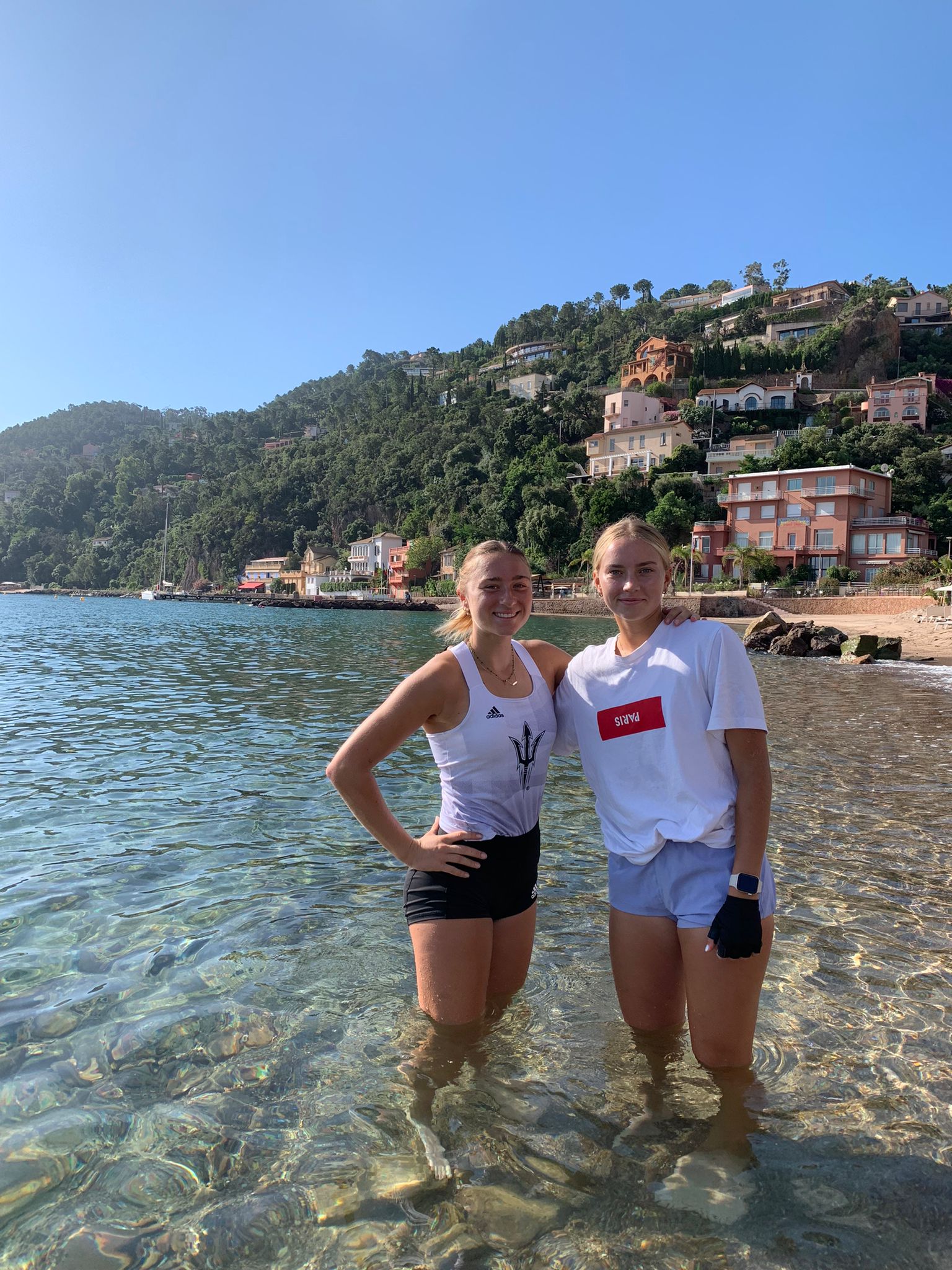 Yelyzaveta Kotliar et son coach Baptiste Ranoldi après leur victoire au tournoi J200 de Vigo